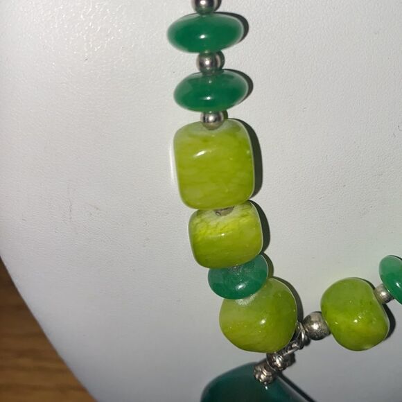 Natural Green Wire Necklace & Matching Natural Green Earrings with French Hooks - Picture 9 of 14